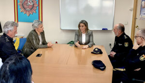 Milagros Tolón visita la Comisaría de Policía y la Comandancia de la Guardia Civil en Cuenca