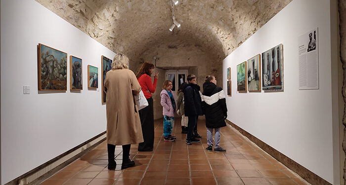 paco aunon presenta su libro y una antologia navidena en la fundacion antonio perez