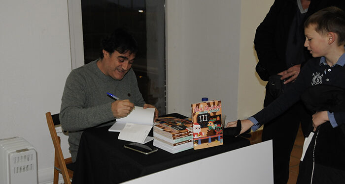 Paco Auñón presenta su libro y una antología navideña en la Fundación Antonio Pérez