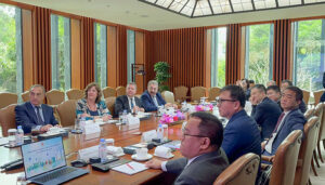 Page avanza en la concreción de “inversiones a medio plazo” para Castilla-La Mancha, que toma ventaja porque “llama primero a la puerta”