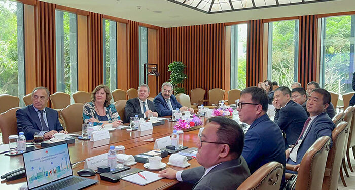 Page avanza en la concreción de “inversiones a medio plazo” para Castilla-La Mancha, que toma ventaja porque “llama primero a la puerta”