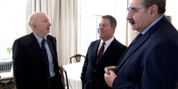 Page mantiene un encuentro institucional en la Embajada de España en China y conoce ‘in situ’ la plataforma de información del país asiático