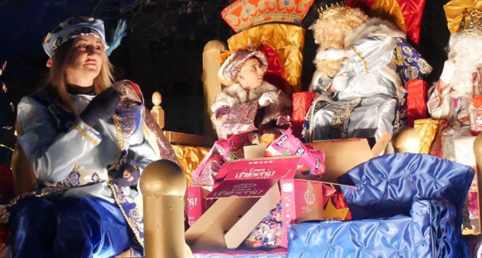 Podemos pide el cese del vicealcalde de Yebes (Vox) por la participación de su pareja en la cabalgata teniendo orden de alejamiento a una menor 1 Podemos pide el cese del vicealcalde de Yebes (Vox) por la participación de su pareja en la cabalgata teniendo orden de alejamiento a una menor