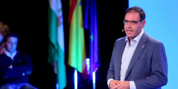Prieto anima a Torralba a defender el tren y a explicar “qué más es el Plan X Cuenca que construir aparcamientos y rotondas”