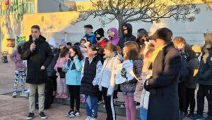 Salinas acompaña al «Friday for Future» del CEIP Los Olivos