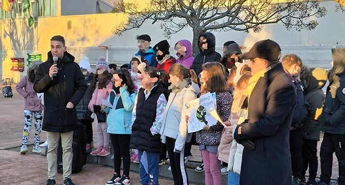 Salinas acompaña al «Friday for Future» del CEIP Los Olivos