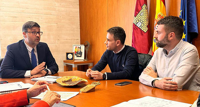 Salinas se reúne con el consejero de Educación de la Junta para buscar alternativas a la obra de ampliación del instituto de Cabanillas 1 Salinas se reúne con el consejero de Educación de la Junta para buscar alternativas a la obra de ampliación del instituto de Cabanillas