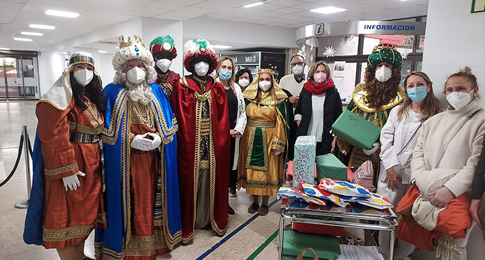 Sus Majestades los Reyes Magos visitan el Hospital de Guadalajara 1 Sus Majestades los Reyes Magos visitan el Hospital de Guadalajara