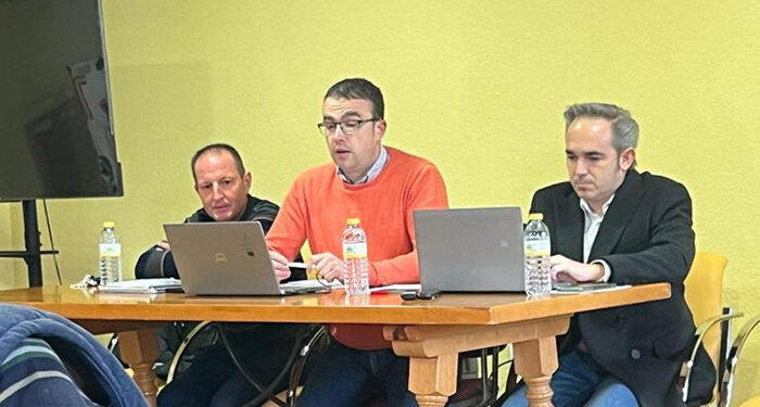 Unas veinte personas conocen las ayudas de la junta para empresas en la jornada realizada por AMEP en Las Majadas