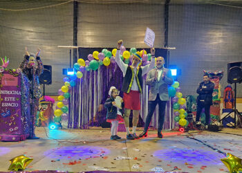 El desfile de Carnaval inunda las calles de Cuenca de colores, alegría y baile superando el millar de participantes El desfile de Carnaval inunda las calles de Cuenca de colores, alegría y baile superando el millar de participantes