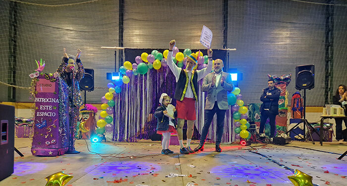 El desfile de Carnaval inunda las calles de Cuenca de colores, alegría y baile superando el millar de participantes 1 1º Individual, parejas o tríos