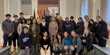 Alumnos de Massachussets, en intercambio escolar, visitan el Ayuntamiento de Guadalajara
