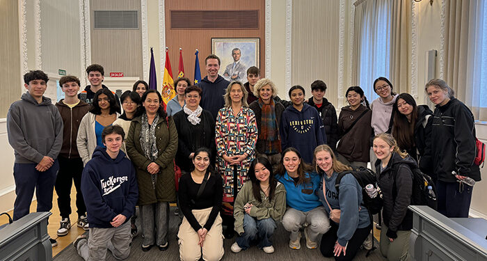 Alumnos EEUU visitan Ayuntamiento