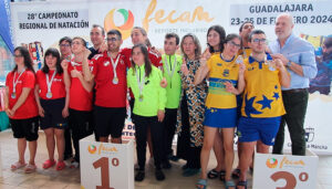 Ana Guarinos clausura el 28 Campeonato regional de natación de FECAM