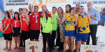 Ana Guarinos clausura el 28 Campeonato regional de natación de FECAM