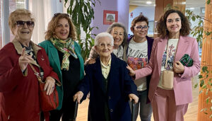 Araceli Hidalgo, la primera persona vacunada de COVID19 en España, cumple 100 años