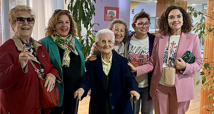 Araceli Hidalgo, la primera persona vacunada de COVID19 en España, cumple 100 años