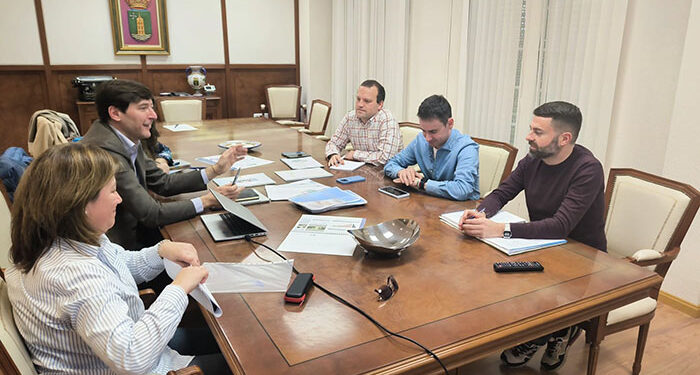 Ayuntamiento y DGT de Guadalajara mantienen una reunión de trabajo sobre tráfico y seguridad vial en Cabanillas del Campo 1 Ayuntamiento y DGT de Guadalajara mantienen una reunión de trabajo sobre tráfico y seguridad vial en Cabanillas del Campo