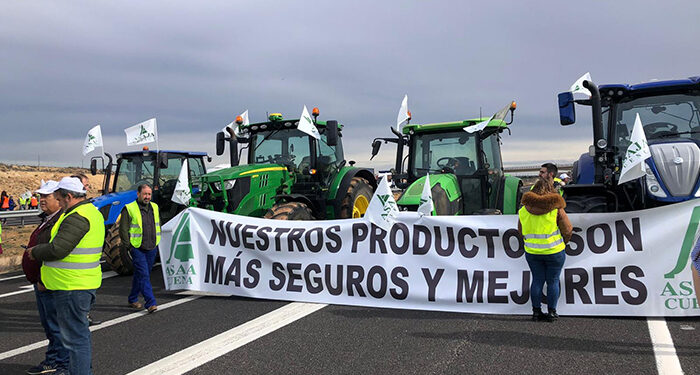 Cerca de 300 agricultores de Cuenca cortan la A-3 y dejan clara la importancia de la unidad para sacar adelante las reivindicaciones 1 Cerca de 300 agricultores de Cuenca cortan la A-3 y dejan clara la importancia de la unidad para sacar adelante las reivindicaciones