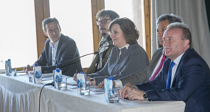 Cerca del 60 por ciento de los participantes en los programas duales de Formación Profesional en el Ámbito Laboral encuentra empleo en el siguiente año 1 Cerca del 60 por ciento de los participantes en los programas duales de Formación Profesional en el Ámbito Laboral encuentra empleo en el siguiente año