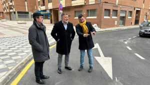 Darío Dolz e Isidoro Gómez Cavero visitan la rehabilitada Plaza de Segundo Pastor