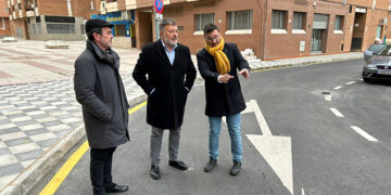 Darío Dolz e Isidoro Gómez Cavero visitan la rehabilitada Plaza de Segundo Pastor