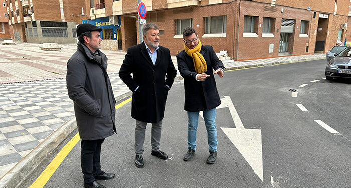 Darío Dolz e Isidoro Gómez Cavero visitan la rehabilitada Plaza de Segundo Pastor