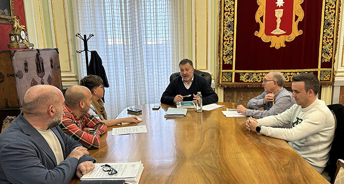 Dolz recibe a la nueva Directiva de la Asociación de Vecinos de Fuente del Oro