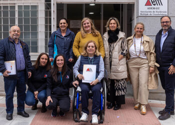 El Ayuntamiento compromete su colaboración con la Asociación de Esclerosis Múltiple de Guadalajara