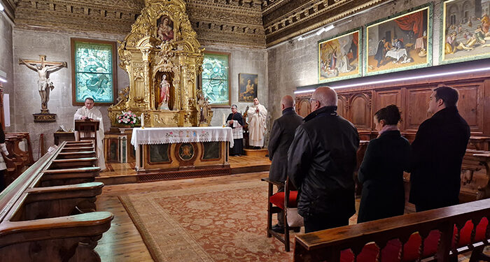 El Ayuntamiento de Cuenca cumple con el voto a la Candelaria durante la misa en la Catedral 1 El Ayuntamiento de Cuenca cumple con el voto a la Candelaria durante la misa en la Catedral