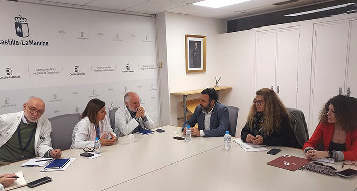 El Ayuntamiento y la Gerencia del Hospital mantienen una reunión para tratar de mejorar la atención sanitaria en Azuqueca 1 El Ayuntamiento y la Gerencia del Hospital mantienen una reunión para tratar de mejorar la atención sanitaria en Azuqueca