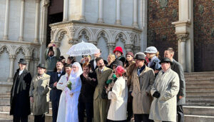 El Carnaval 2024 de Cuenca adapta su fiesta de los Años 20 de este sábado en el Casco Antiguo a las previsiones de lluvia