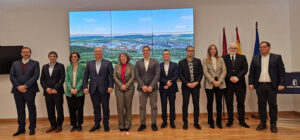 El Gobierno regional avanza en la mejora de la gestión de residuos gracias a un convenio con Repsol que permitirá recoger aceite doméstico en estaciones de servicio