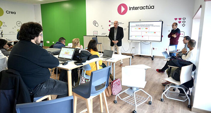 El Gobierno regional inicia la formación de docentes en conocimientos de robótica como parte del programa Código Escuela 4.0