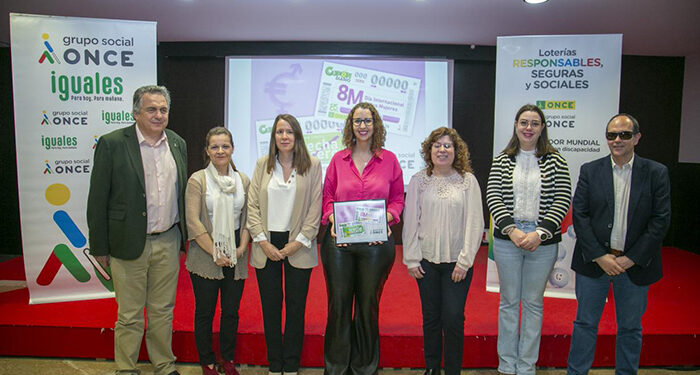 El Gobierno regional reconoce la labor de la ONCE en el lanzamiento de diez millones de cupones por el Día de la Mujer y el Día de la Igualdad Salarial 1 El Gobierno regional reconoce la labor de la ONCE en el lanzamiento de diez millones de cupones por el Día de la Mujer y el Día de la Igualdad Salarial