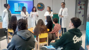 El Hospital de Guadalajara da a conocer al alumnado del IES Castilla distintos servicios hospitalarios y las opciones educativas y laborales que ofrece