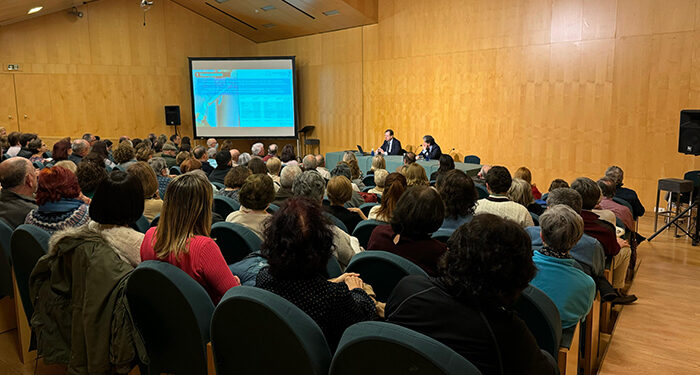 el oncologo javier roman explica en la sala tragaluz las claves para prevenir el cancer
