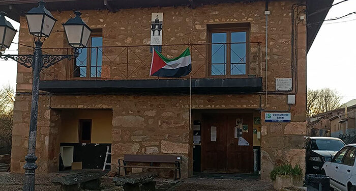 El PSOE de Guadalajara reclama que en ayuntamiento de Albendiego vuelvan a ondear las enseñas de España y de Castilla-La Mancha