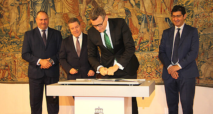 Eurocaja Rural suscribe con la Junta un convenio para inyectar liquidez al sector primario y mejorar sus condiciones de financiación 1 Eurocaja Rural suscribe con la JCCM un convenio para inyectar liquidez al sector primario y mejorar sus condiciones de financiación