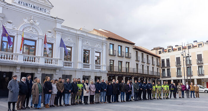 Guadalajara guarda un minuto de silencio por las víctimas del incendio en Valencia 1 Guadalajara guarda un minuto de silencio por las víctimas del incendio en Valencia