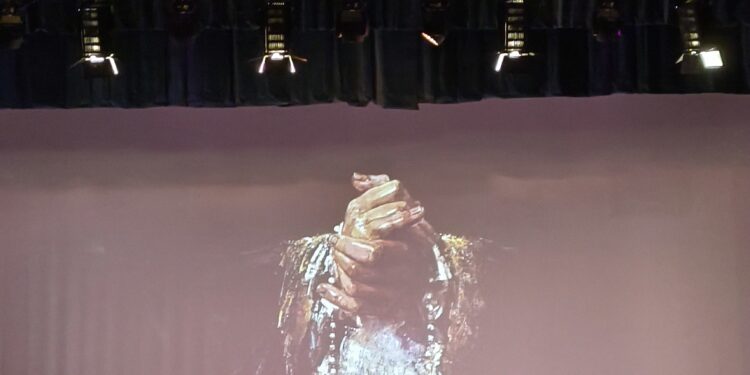 Imágenes y vídeos. Así se vivió la presentación del cartel y pregonero de la Semana Santa de Cuenca 2024