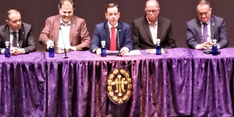 Imágenes y vídeos. Así se vivió la presentación del cartel y pregonero de la Semana Santa de Cuenca 2024