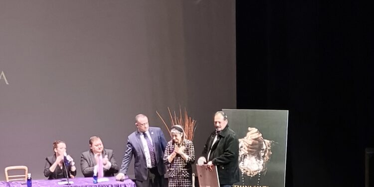 Imágenes y vídeos. Así se vivió la presentación del cartel y pregonero de la Semana Santa de Cuenca 2024