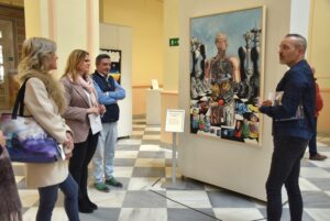 La Diputación de Cuenca acoge una exposición de Alberto Malo en un estilo surrealista y con muchos homenajes a Cuenca