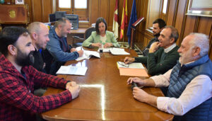 La Diputación de Cuenca y la Federación de Montaña de Castilla-La Mancha firman un convenio para la mejora y ampliación de los senderos de la provincia