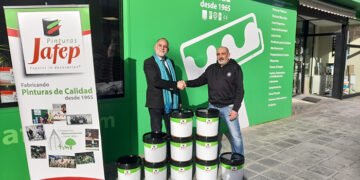 La empresa Pinturas Jafep dona a la delegación de Educación en Guadalajara material profesional valorado en más de 2.000 euros para varios ciclos formativos