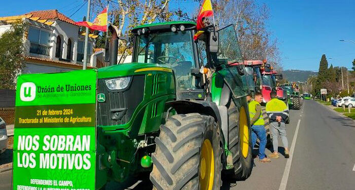 La tractorada de Unión de Uniones ha salido hoy y entrará mañana en Madrid hasta el Ministerio de Agricultura 1 La tractorada de Unión de Uniones ha salido hoy y entrará mañana en Madrid hasta el Ministerio de Agricultura