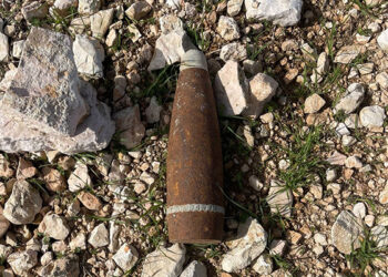 Localizado por un agricultor en Jadraque un proyectil de artillería de la Guerra Civil con su carga intacta