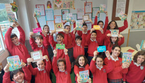 Más de 700 estudiantes y 13 docentes de Cuenca crean el “Inclusionario”, el diccionario más democrático e inclusivo de la historia