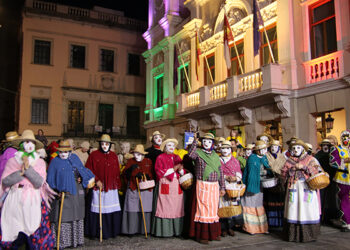 Multitudinario y colorido desfile de botargas para dar la bienvenida con el pregón al Carnaval en Guadalajara Multitudinario y colorido desfile de botargas para dar la bienvenida con el pregón al Carnaval en Guadalajara